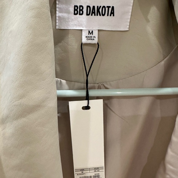 Women’s Leather Jacket - Picture 3 of 12